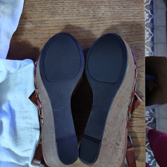 Nine West laser cut platform sandal - Picture 3 of 3